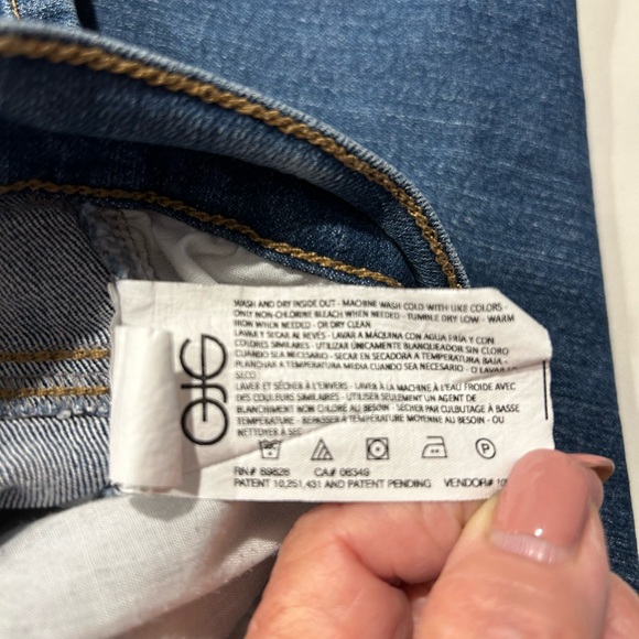 Gloria Vanderbilt boot cut jeans - Picture 6 of 9